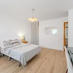 Ocean Front Spacious Family 아파트