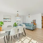 Ocean Front Spacious Family 아파트 *