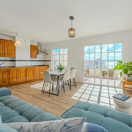 Ocean Front Spacious Family アパート